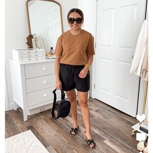 Everlane Black Shorts with pockets. XS